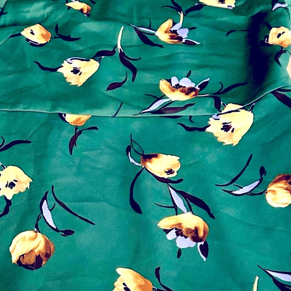 Gorgeous Banana Republic floral dress in Emerald Green floral print. Size 6 - Picture 5 of 5